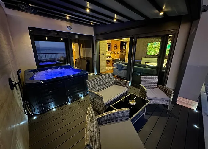 Magic View Luxury Penthouse With Jacuzzi And Sea View