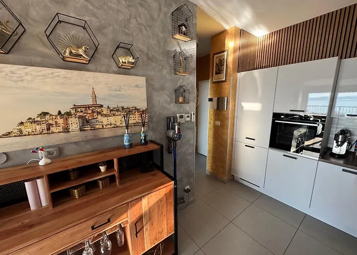 Magic View Luxury Penthouse With Jacuzzi And Sea View